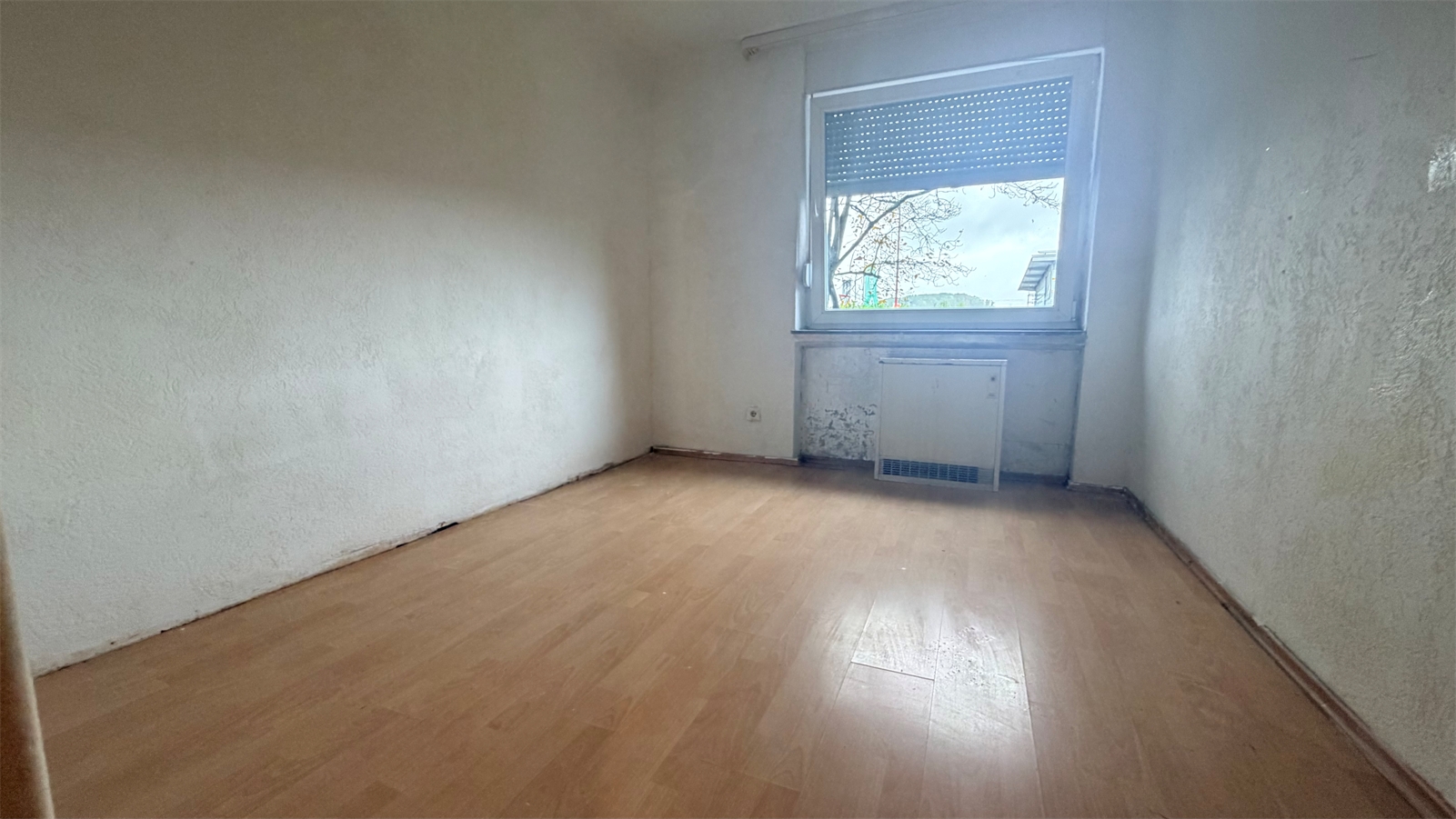 Schlafzimmer mit Zugang Balkon