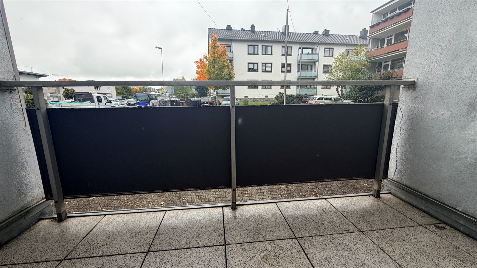 Bad mit Wanne und Dusche