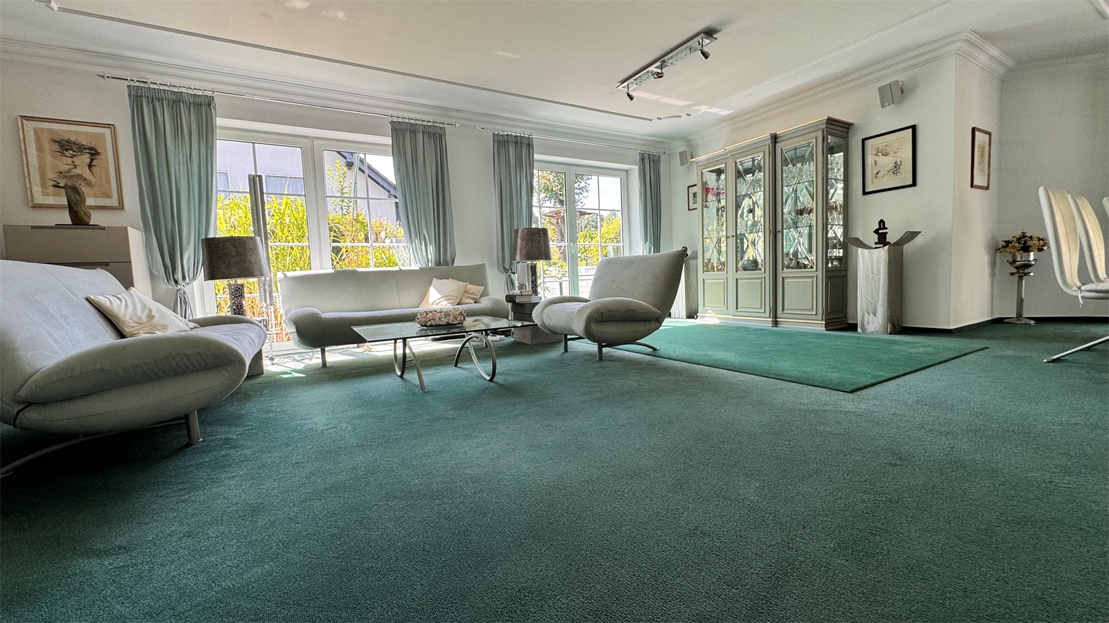 Lichtdurchfluteter Wohnbereich