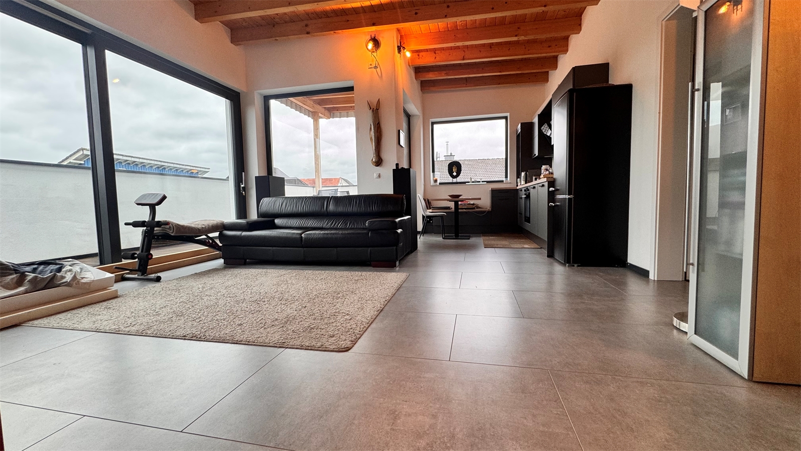 Offener Wohn-Ess-Küchenbereich