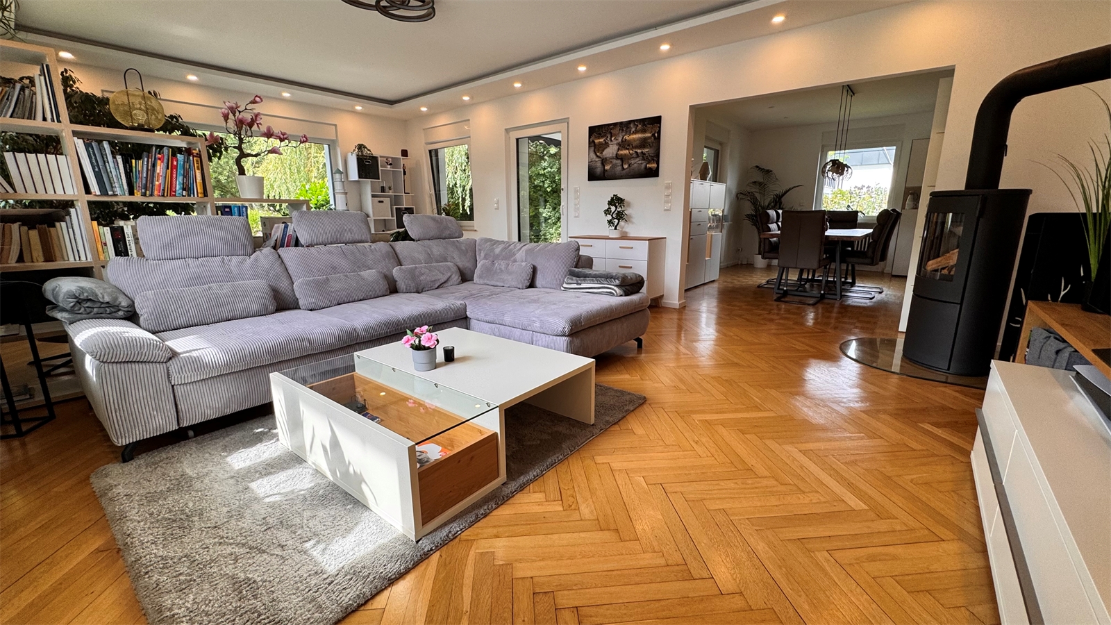 Lichtdurchfluteter Wohnbereich